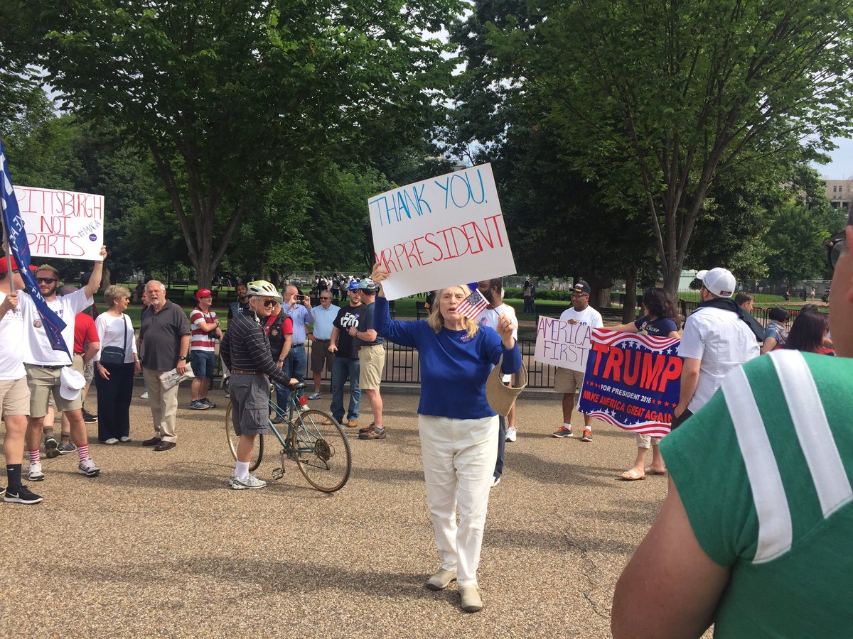 BiglyPrez's tweet photo. #BREAKING: Exclusive photograph of the estimated 3 million patriots who marched for @realDonaldTrump today at the #PittsburghNotParis rally. https://t.co/u978ZOrWi4