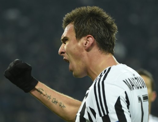 Stunning goal by <a href="/MarioMandzukic9/">Mario Mandžukić MM17</a> you can catch the rest of the #uclfinal2017   #Juve v #Real at <a href="/DavesOnStClair/">Dave's on St. Clair</a> #StClairWest