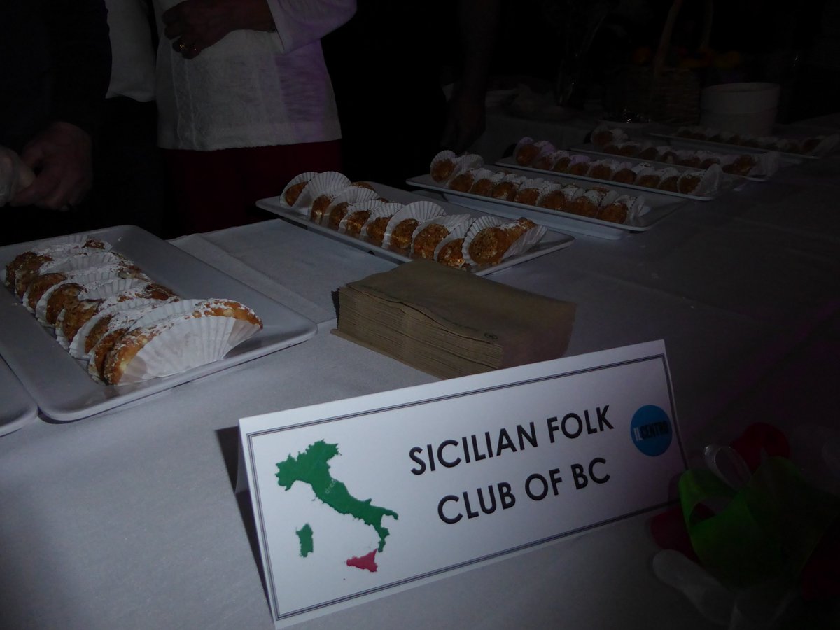 itravellen's tweet image. @IlCentroVan #festadellarepubblica  #italiannationalday #ConsGen #MassimilianoIacchini #EugenioBennato #TarrantaDancer #RegionalFood #GtNite