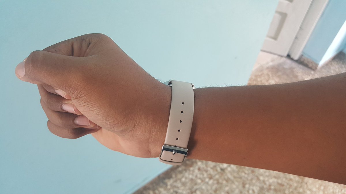 DifusionDeGamas's tweet photo. #NewVideo #Review #AsusZenWatch2 Haz Click en el #Link de mi #Bio ahí estará El #Nuevo #Video https://t.co/gRp9MGuf9E