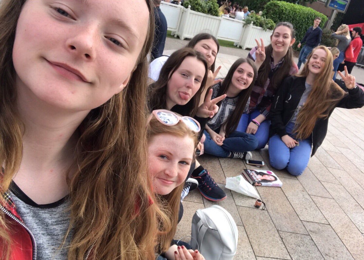 rossunlight's tweet image. we'll have to do it again , love these girls lots 🌹❤️✨ 
{ @freya_OAx @seanyswifey @fgscourts }
