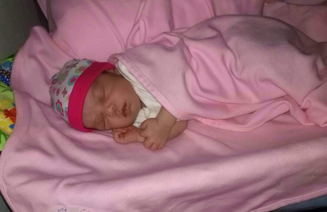 VenteVenezuela's tweet image. #ServicioPúblico | El padre Luciano, del Don Bosco, solicita fórmula de 0-6 meses para una bebé que dejaron abandonada en la iglesia