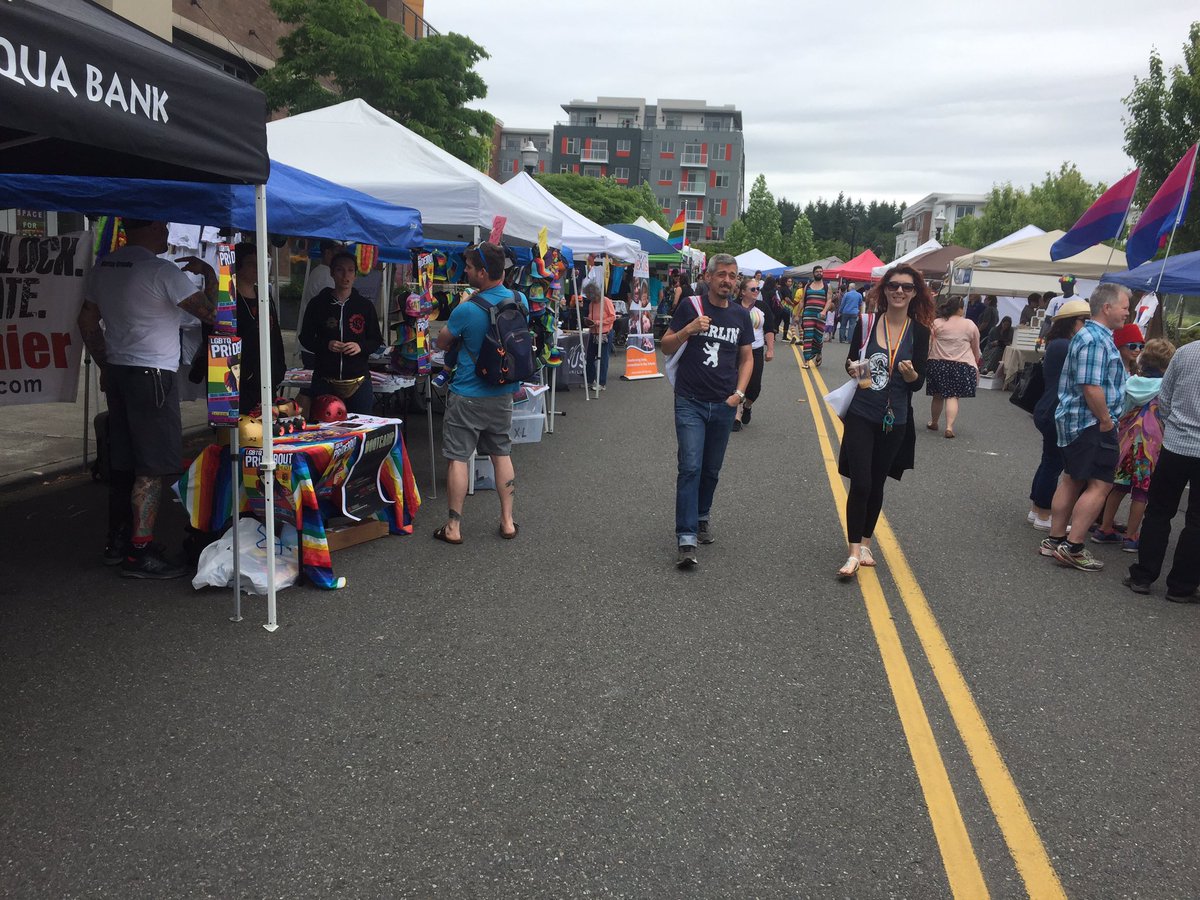 JJusseroKOTV6's tweet photo. 1st annual #BurienPrideFest going on now til 10pm in downtown @Burien @DiscoverBurien https://t.co/unhTm11M7N