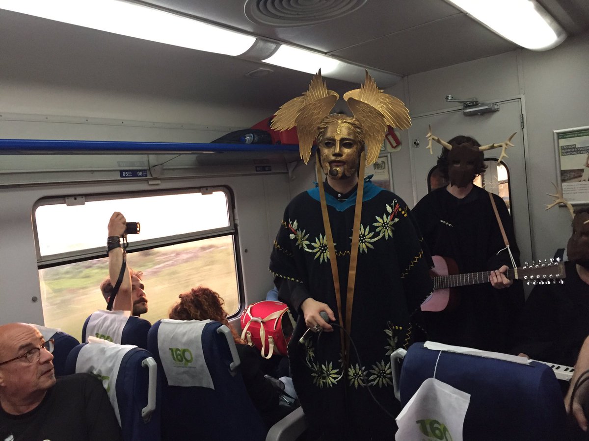 turisriasbaixas's tweet photo. El #AtlanticoExpress a punto de llegar de regreso a #Vigo #RiasBaixasFest con #música y #RiasBaixasGastro https://t.co/5oxaa0F6ma