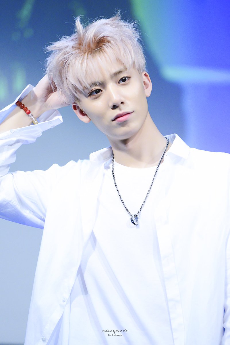 SF9ascake's tweet photo. #SF9 #에스에프나인 #HWIYOUNG #후영 https://t.co/THZ3kHzSPJ