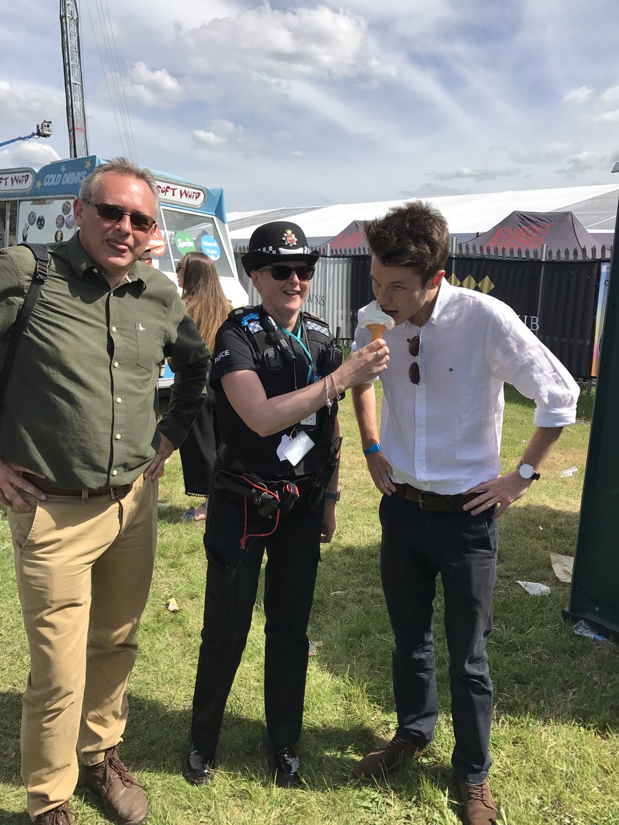 DCSuptCollins's tweet photo. @EpsomRacecourse challenge by @DCCStephens complete #engagement over #icecream @ACCNevKemp assisted #publicsafety @SurreyPolice #enjoy 😎☀️🐴 https://t.co/3Re00rznLs