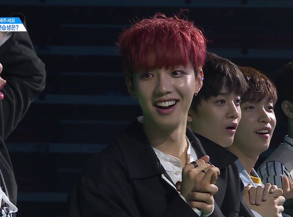 limym_'s tweet photo. 무대 끝나고 머리 셋팅 한 거 점점 풀려가서 꼽슬거리는 거 겹고 웃김ㅋㅋㅋㅋㅋㅋㅋㅋㅋㅋ https://t.co/65WRgIELzg