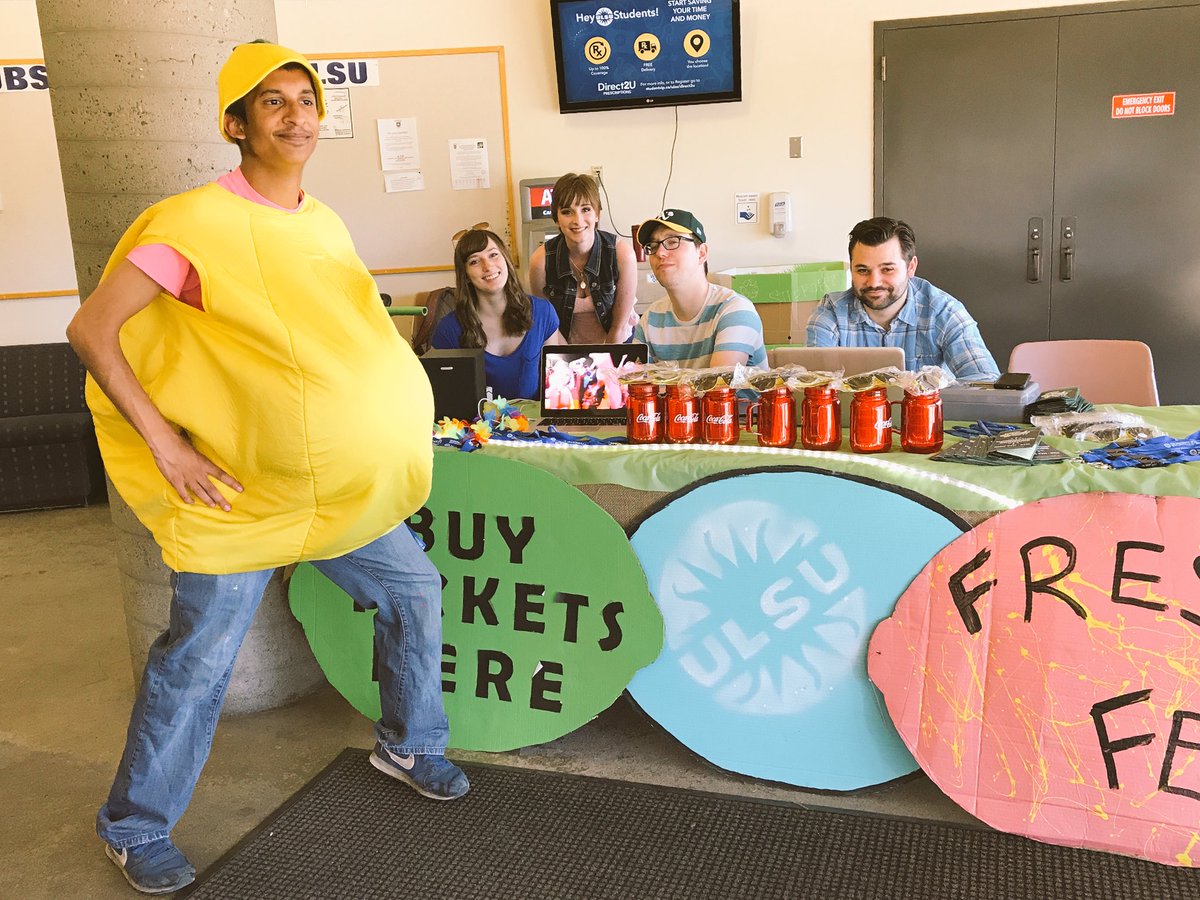 ULethSU's tweet photo. We've got the fresh squad out in full force today for #AheadOfTheHerd! #uleth #ulethstudents #ulsu #freshfest17 #howfreshtoofresh https://t.co/EgJ1EUpFCJ