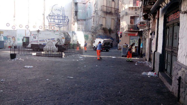 Rap  avvia servizio ritiro raccolta vetro ad esercenti(pub) presenti in piazza Garraffello .Massima attenzione al decoro   dell'area.