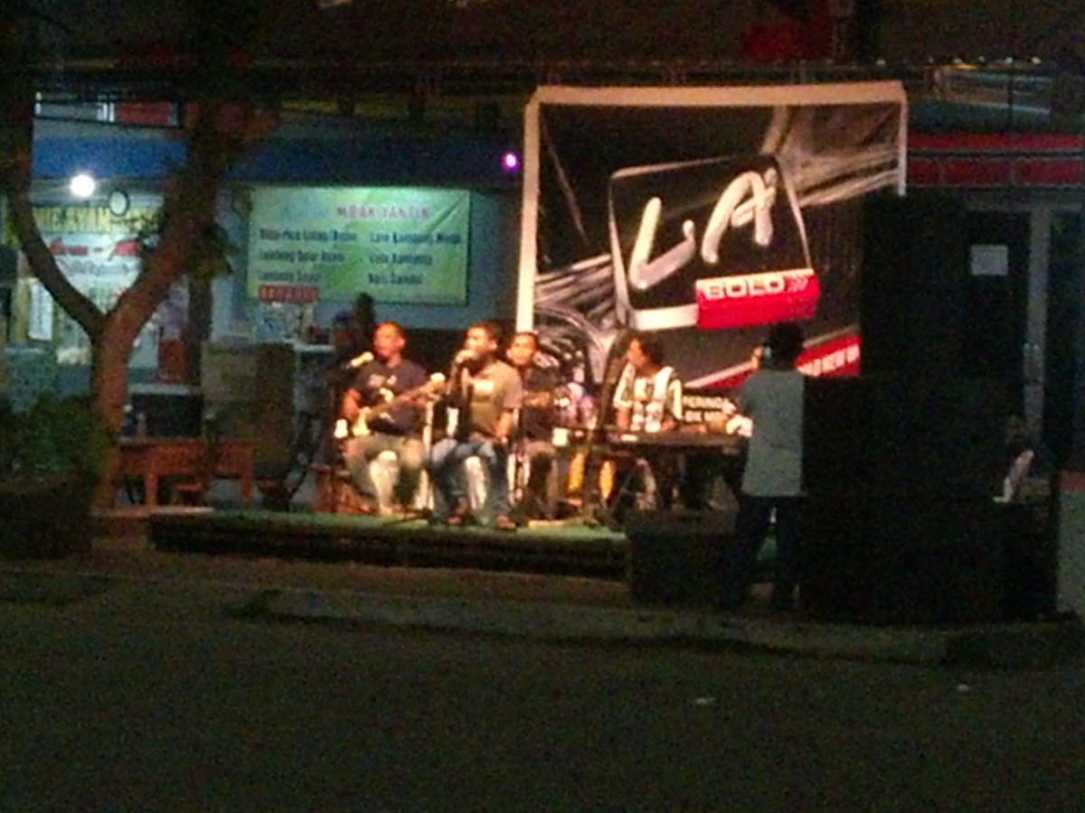 JCIBlora's tweet photo. Akustikan dulu sebelum nobar cc @catoer_ndp https://t.co/a5dOVYnUPT