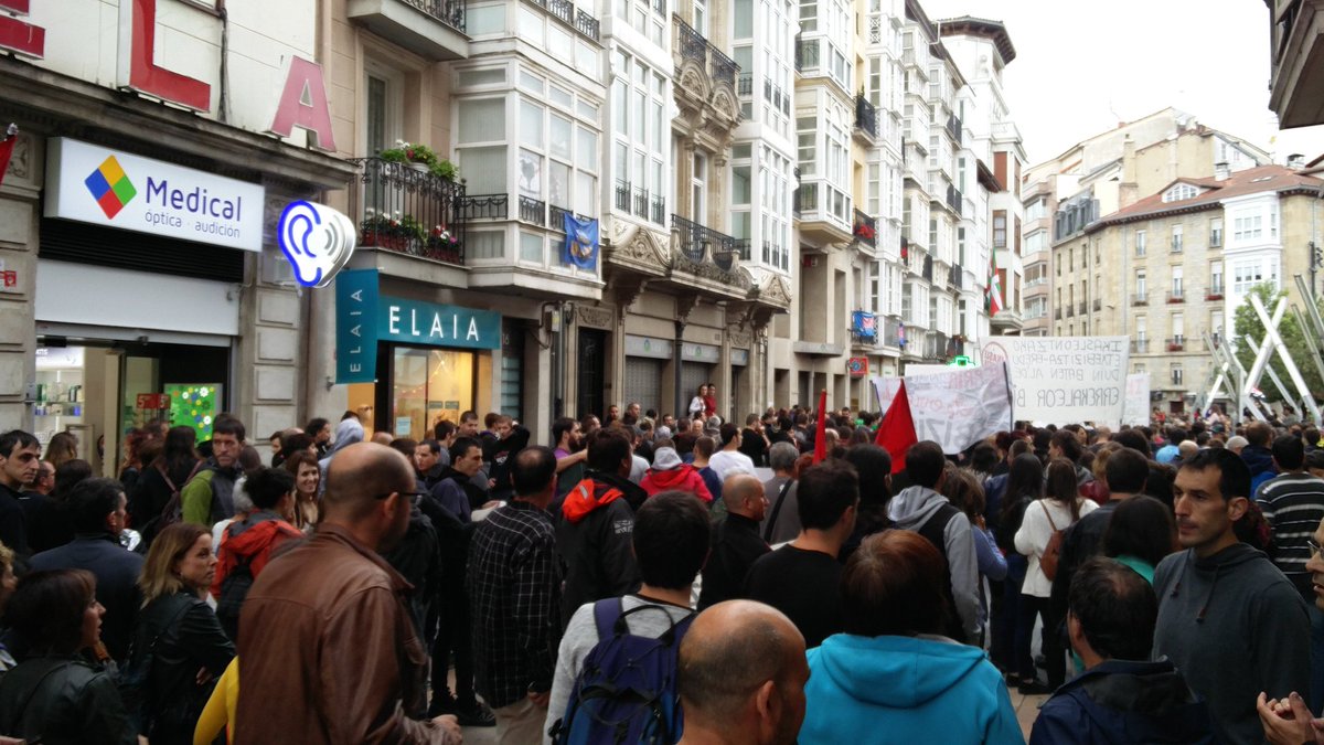 OiertxoSOS's tweet photo. Iritsi gara Andra Mari Zurira.
Plaza jendez gainezka aurkitu dugu!

@Errekaleor bizirik!! https://t.co/RqpvQOVR9x