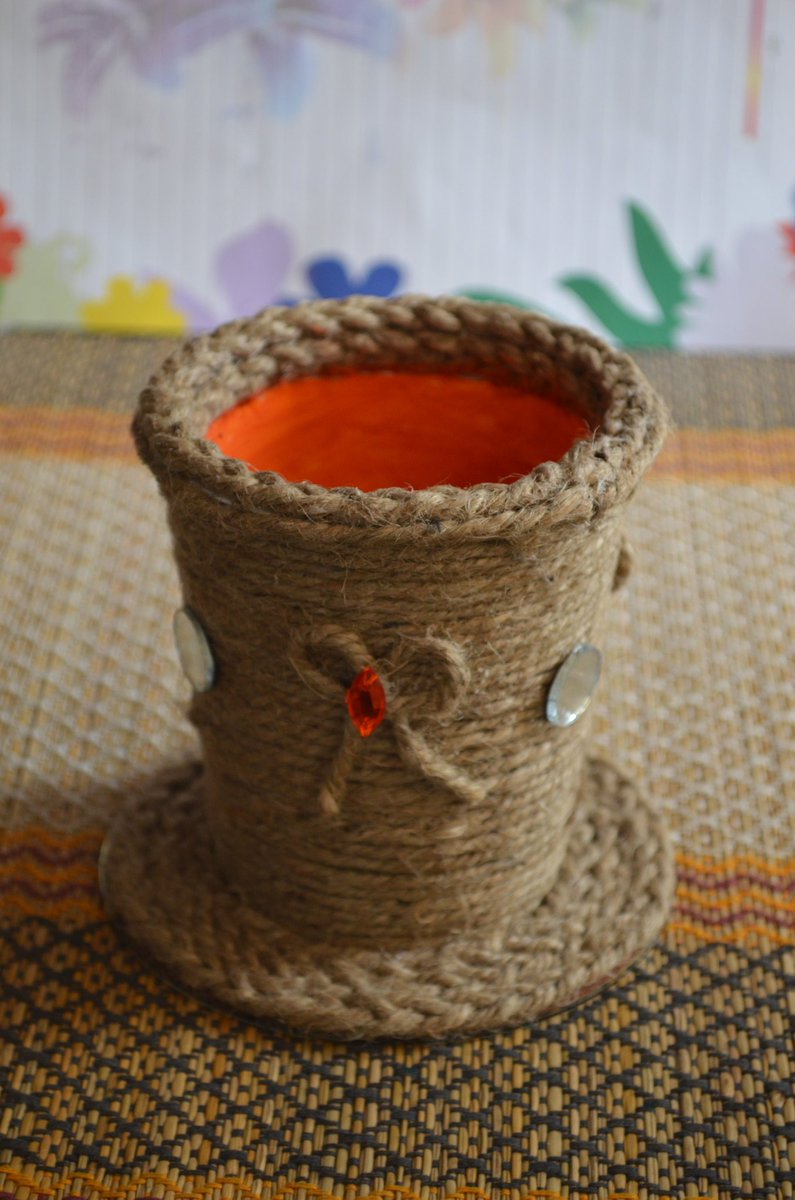 paperleaf66's tweet photo. #handmade #penholder #bestoutofwaste #handycraft
https://t.co/9XTrAhuaJc https://t.co/Ww2fvTbJfU