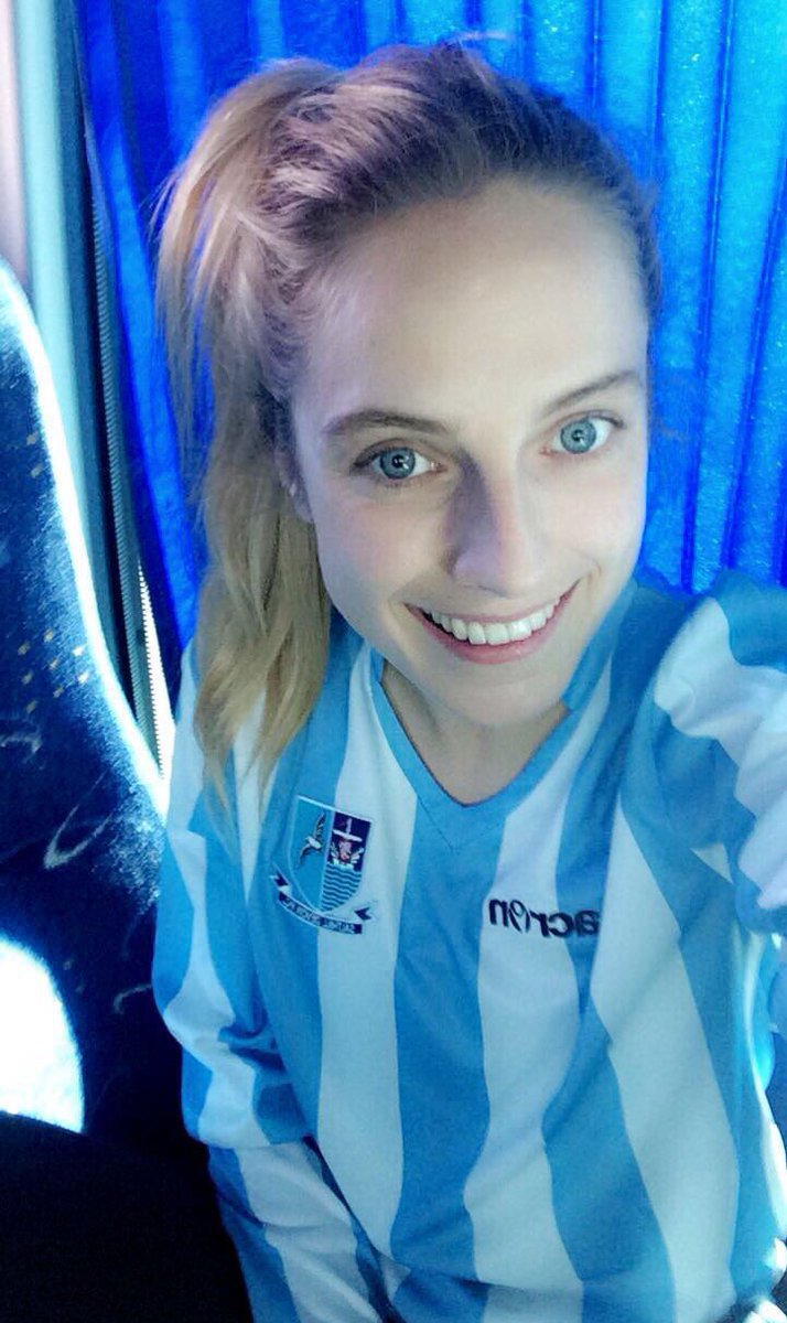 Juuulie_Ann's tweet photo. Thank you @salthilldevonfc for the jersey 💙 I love it! I will be bringing it to Australia with me 👏 #myfirstclub 😍 #thebest #memoriesforlife https://t.co/935eJH3Nh3