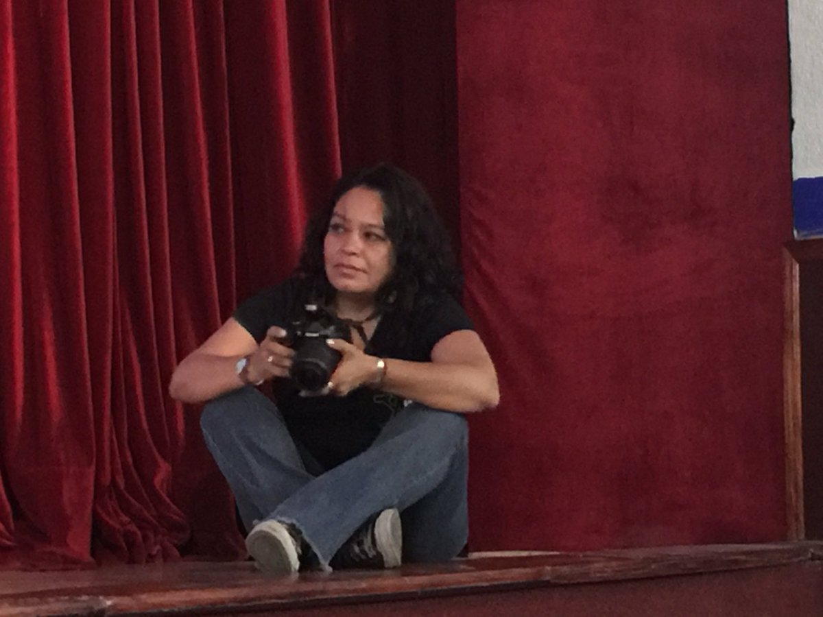 ex_ids's tweet photo. Fotógrafa de lujo!!! @lizz_mendoza #ExaIDS https://t.co/MGNdodPegC