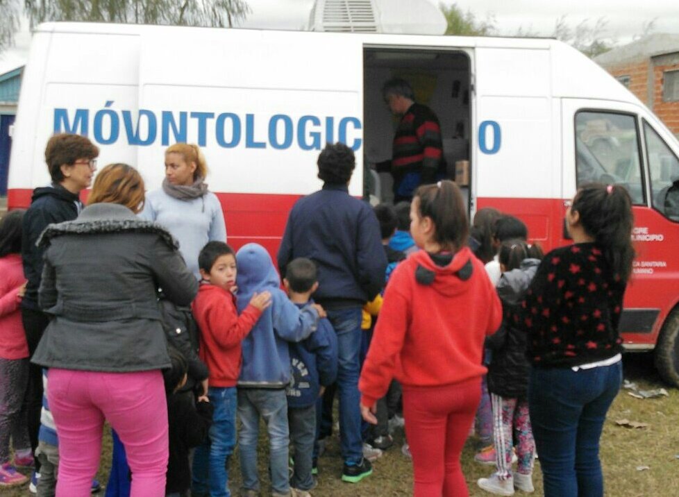 SaludTigre's tweet photo. Ni el frío nos para. Vacunación de niñxs y control Odontológico en #Rincón y vacunación y control de la vista de adultos mayores en #Pacheco https://t.co/9CKWjurB6t
