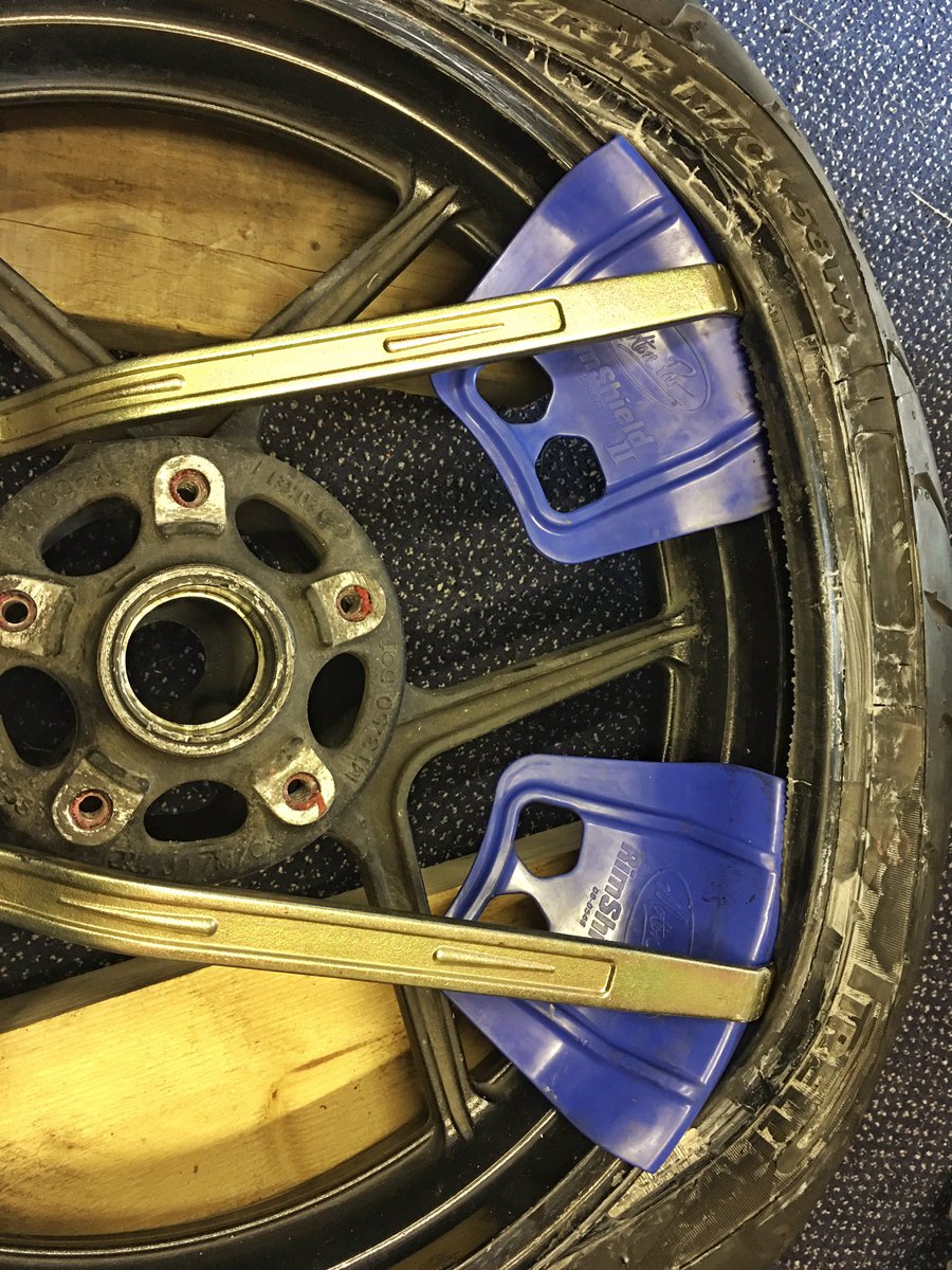 6thgearmotorcyc's tweet photo. Step by step tyre removal, I make it look so easy 😂#zx10r #diy #newtyres #newpaint #remove #tyre #rimprotectors #tyrebars #beadbreaker https://t.co/zPkErNNvAN