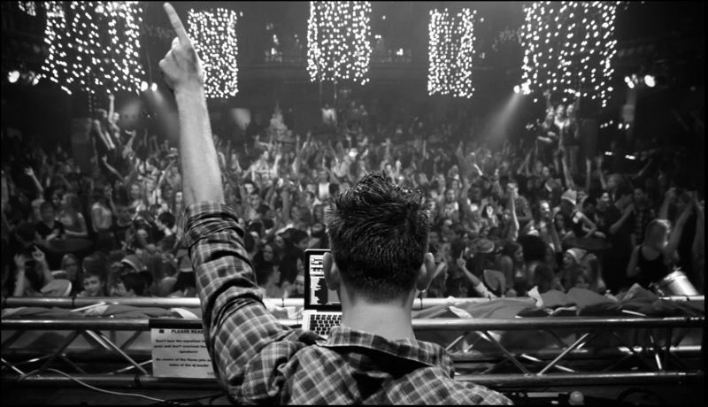 **KNALPARTY**  #DJLars #vanavond #3juni #Pareldagen #Vasse #gratisentree