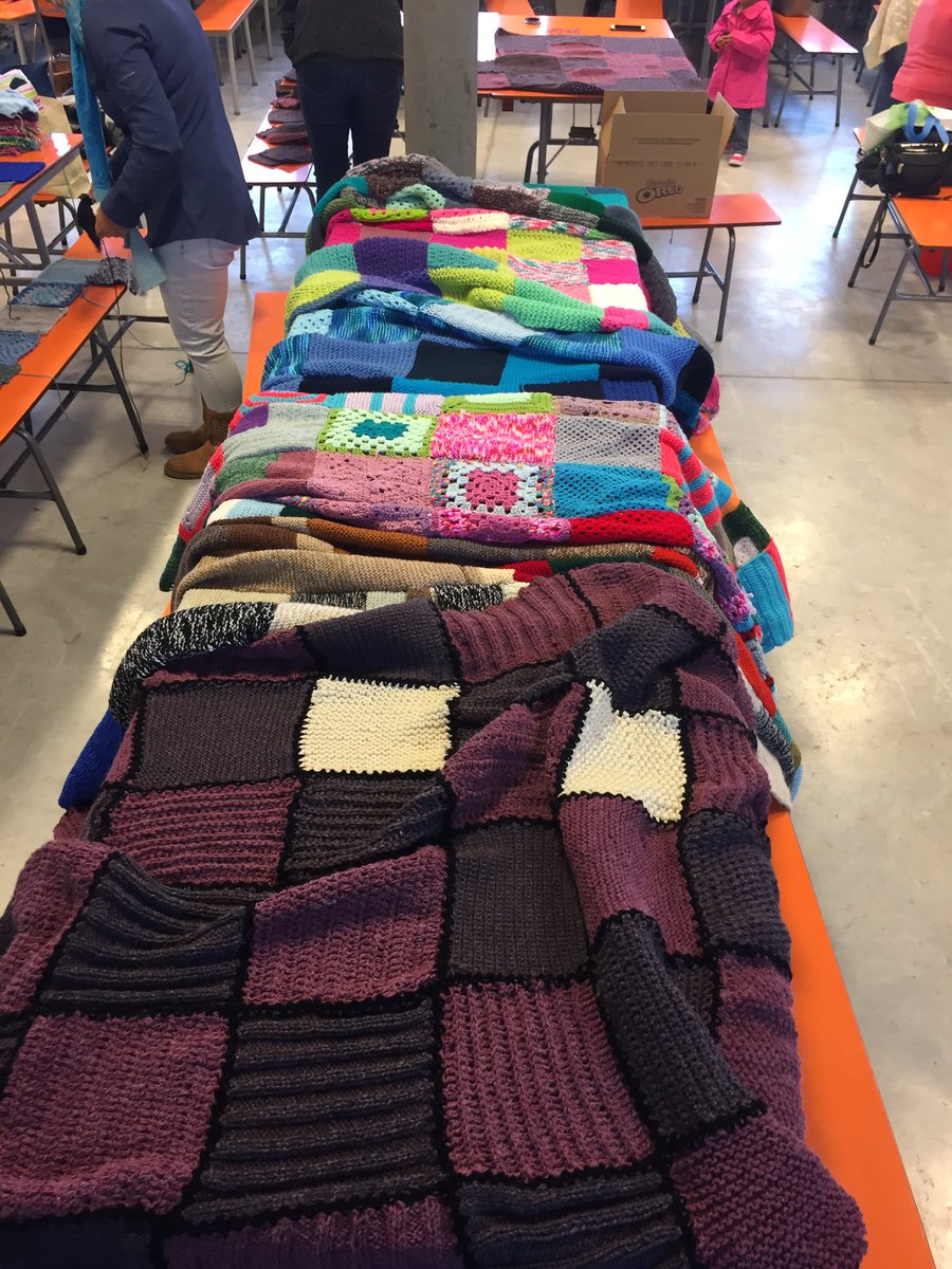 conectadosnfs's tweet photo. Hoy se reunieron a coser las mantas con la inmensa cantidad de aportes #tucuadraditoabriga #solidaridad #encuentrogeneracional https://t.co/Wvi5nSNT6z