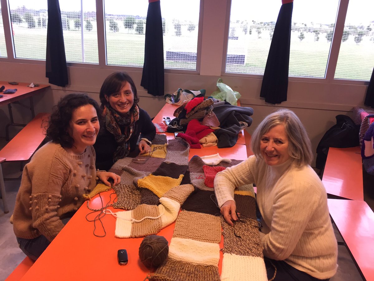 conectadosnfs's tweet photo. Hoy se reunieron a coser las mantas con la inmensa cantidad de aportes #tucuadraditoabriga #solidaridad #encuentrogeneracional https://t.co/Wvi5nSNT6z