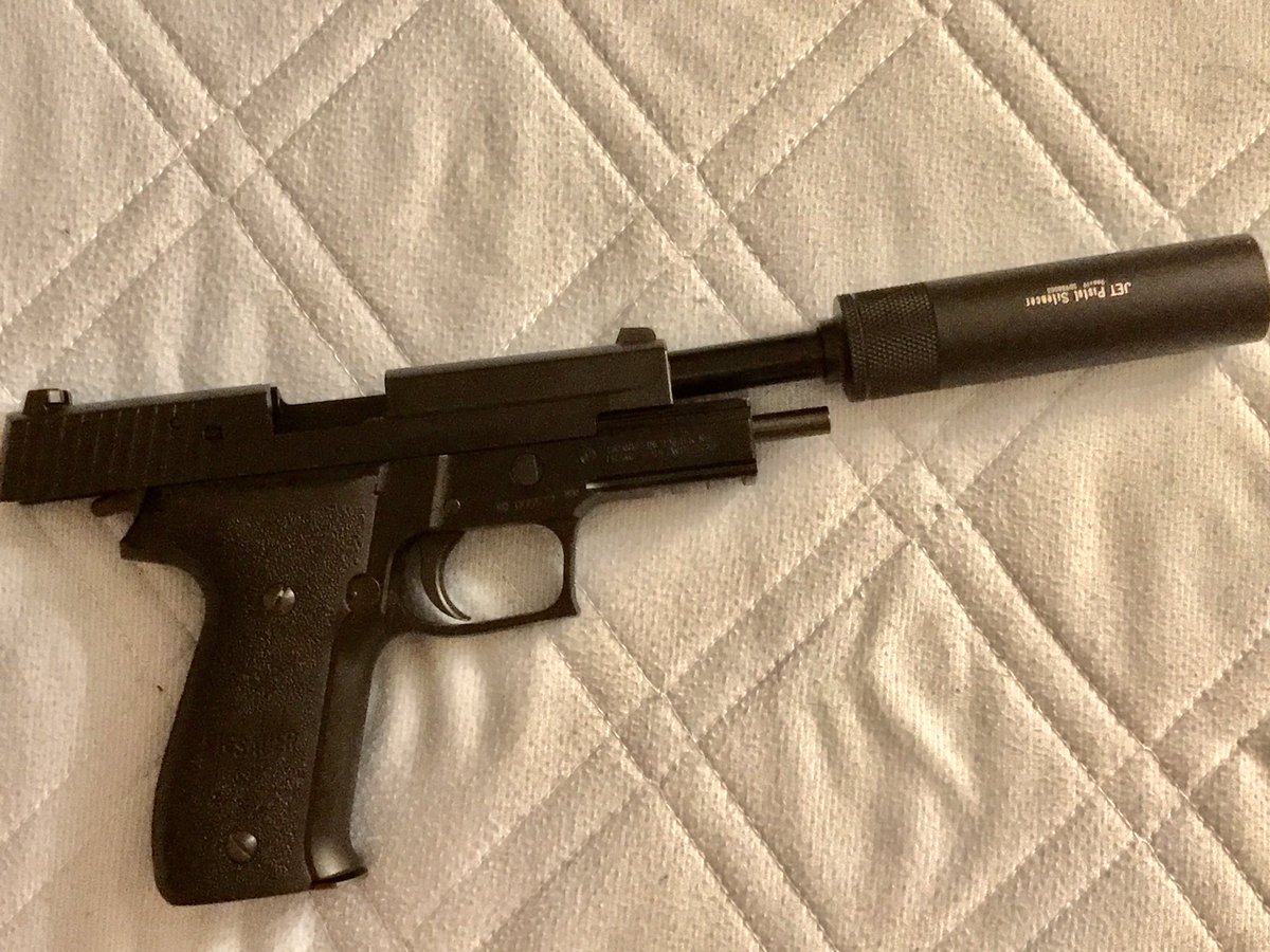 カザヤtユウキ Si Vis Pacem Para Bellum Twitter ನಲ ಲ 初めてコードネームミラージュ を見てスーツとメガネがあればもうーミラージュが出来る 使用銃シグザウエルp226もサイレンサーモデルあるからもうーオッケー O ﾟ ﾟ O