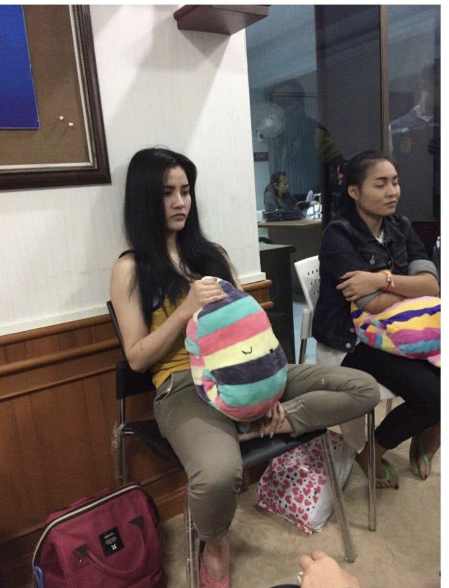 thapanee3miti's tweet photo. สอบสวนเปรี้ยวและ 3 ผู้ต้องหาที่ตม.เชียงราย @Kitti3Miti https://t.co/tSPnp6TK7d