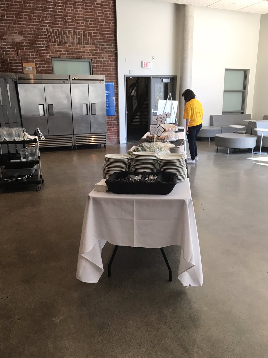 Missedmison's tweet photo. Getting excited for lunch thanks Ryerson food services! #TRMBA #AlumniGames #2013 https://t.co/hSzNEaNaJp
