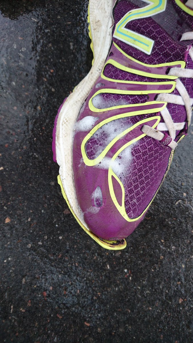 Delphine_Larue's tweet photo. Mes chaussures moussent,  wtf ? 😂 #Chembiochoc #Michelincampus Gogogo 🔥 https://t.co/H6Xr8krtz9