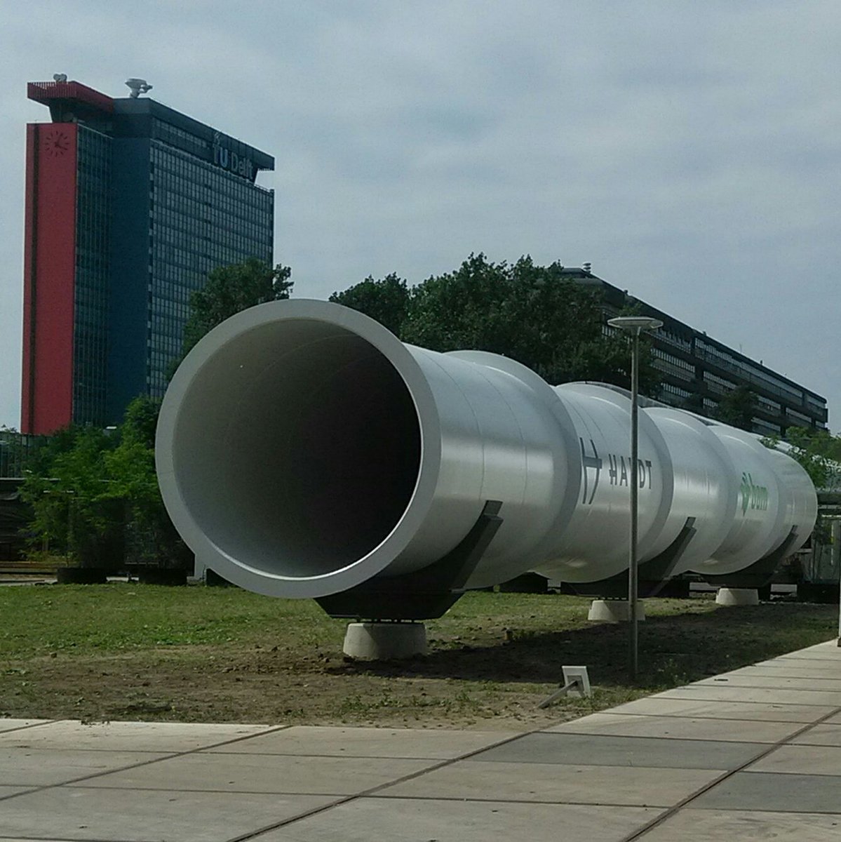 geresdi's tweet photo. Spotted the #Hyperloop prototype at @tudelft https://t.co/GAkW0SQsuO