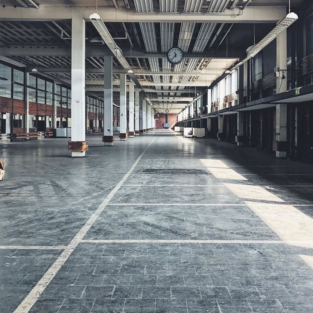 herrbrendel's tweet photo. On my way to my favorite #popup #schvarzkaffee #toykio #ladeneindüsseldorf #postpostgrandcentral #architecture https://t.co/AkzYDircxL https://t.co/bmQw8lvatV
