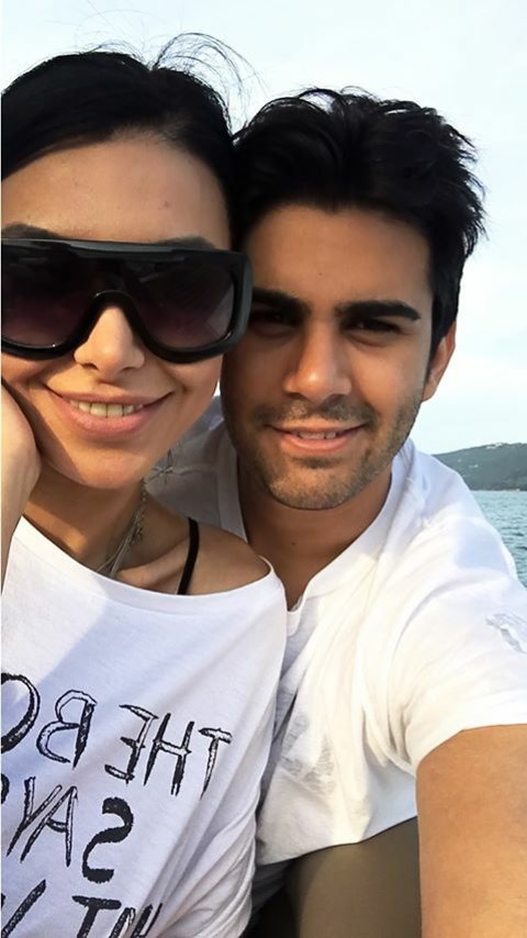 ddelennnn's tweet photo. Yine çok güzelsiniz❤❤❤ Yalnız Adnanın sakallar bu hızla uzamaya devam ederse yarına eski haline döner 😄 #addid https://t.co/ZmSkgok6E4