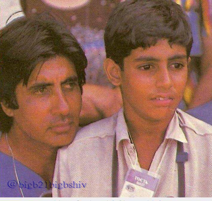 bigb21bigbshiv's tweet photo. #AB11Million @SrBachchan @juniorbachchan https://t.co/xhpAqCLF72