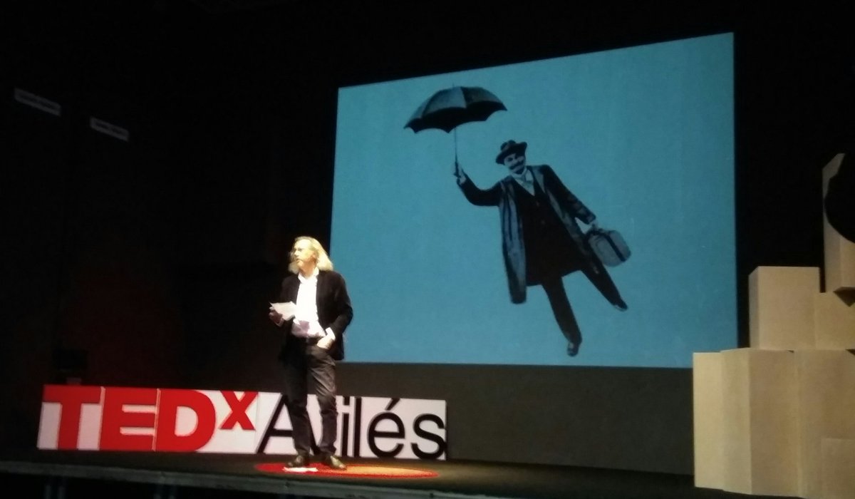 IsabelPrez10's tweet photo. #elegir #palabras #cambiarCosas #reinventarCaminos #lluvia #norte #romantico #ventana #madre #rebeldia #fortuna #apoyo #TEDxAviles2017 https://t.co/F26d0jWach