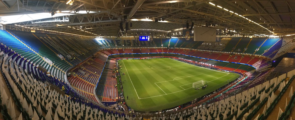 ChampionsLeague's tweet photo. The roof is closed. The scene is set. #UCLfinal https://t.co/silKm1MMRm