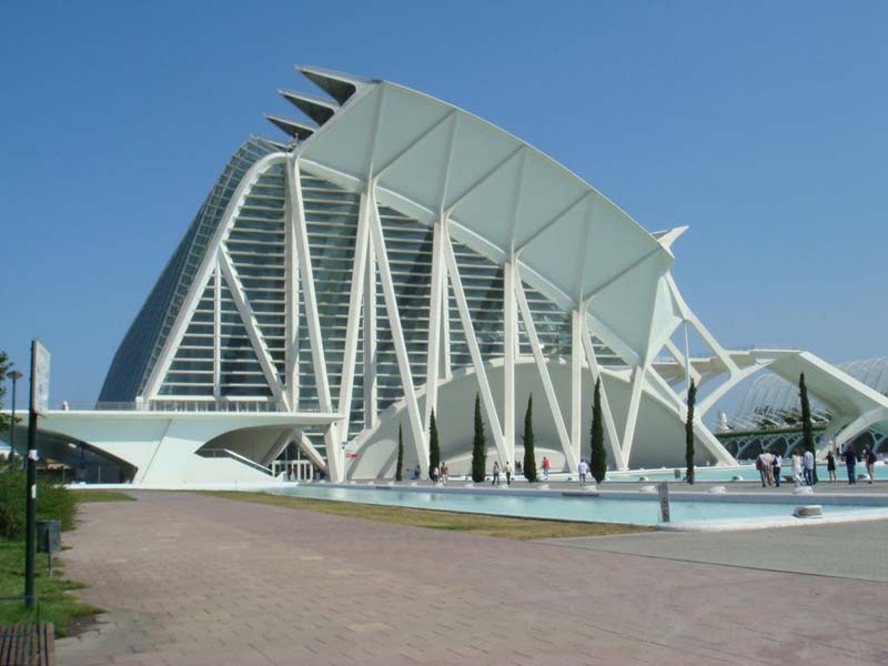 Explora la parte más moderna de #Valencia. Descubre los espacios más #vanguardistas y recorre la ciudad 😊😊 bit.ly/2slGhhH