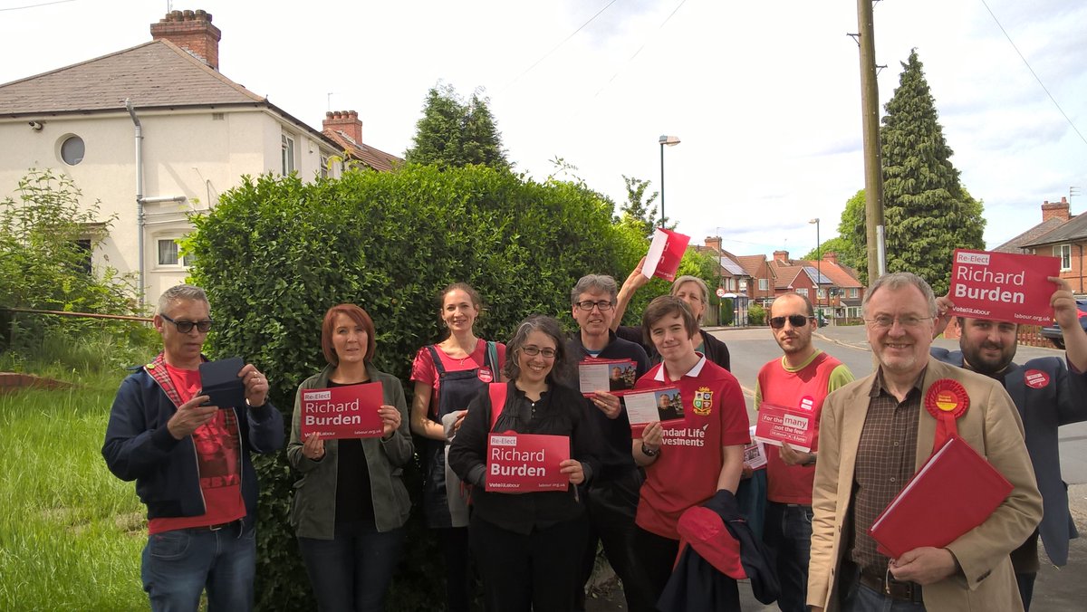 SecondCityRed's tweet photo. Campaigning on the doorsteps in Weoley this afternoon with Richard and team.
@RichardBurdenMP #labourdoorstep https://t.co/grZIy4OGpS