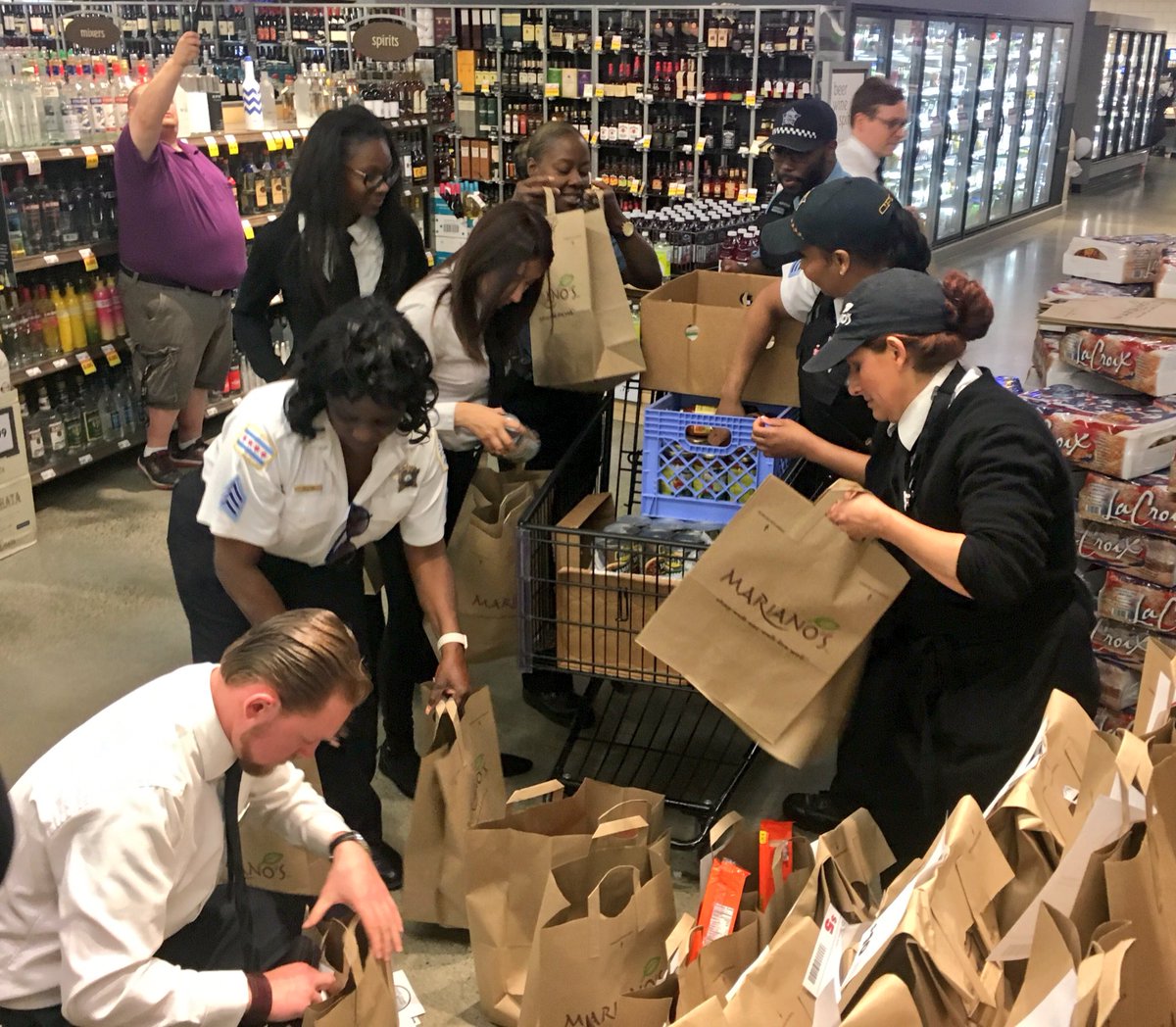 Chicago_Police's tweet photo. @MarianosMarket Stuff the Squad helps support local food pantries through the sales of pre-stuffed bags at thirteen
Mariano's locations around Chicago https://t.co/dHH9svqEm6