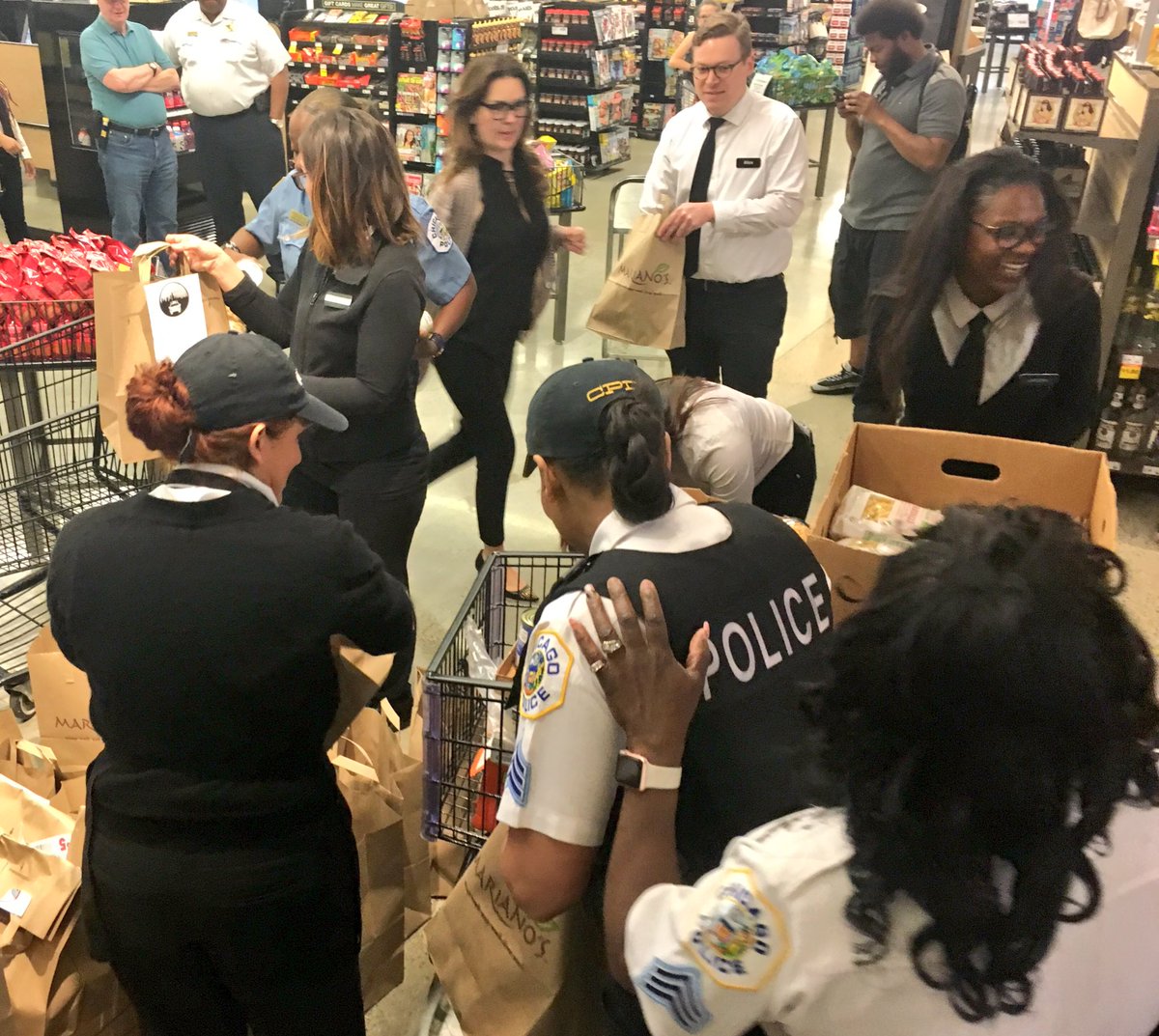Chicago_Police's tweet photo. @MarianosMarket Stuff the Squad helps support local food pantries through the sales of pre-stuffed bags at thirteen
Mariano's locations around Chicago https://t.co/dHH9svqEm6