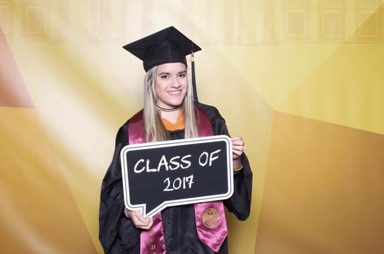 SuheillyR's tweet photo. Por fin graduada👩🏼🎓🙌🏼
#GradUSC17 https://t.co/J3K2tl3zm2