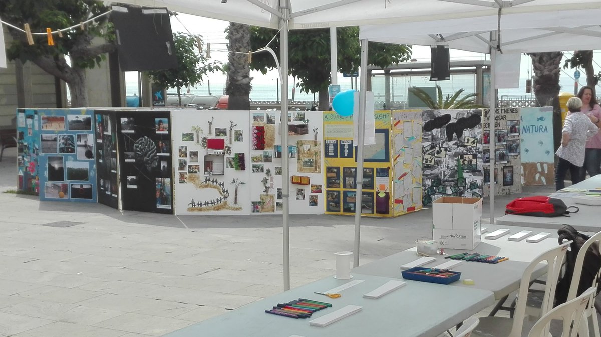 vilaeducvdm's tweet photo. Aquest matí hem enllestit entre tots i presentat el llibre  Els infants i el poble. Col.laborant fem #vilaeducadora #vilassardemar https://t.co/VKiQPmaPd3