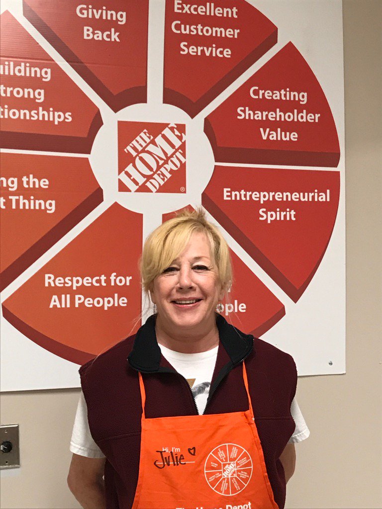 bamanda1214's tweet photo. Welcome Juie! #firstapron https://t.co/mDrLwsS0iy