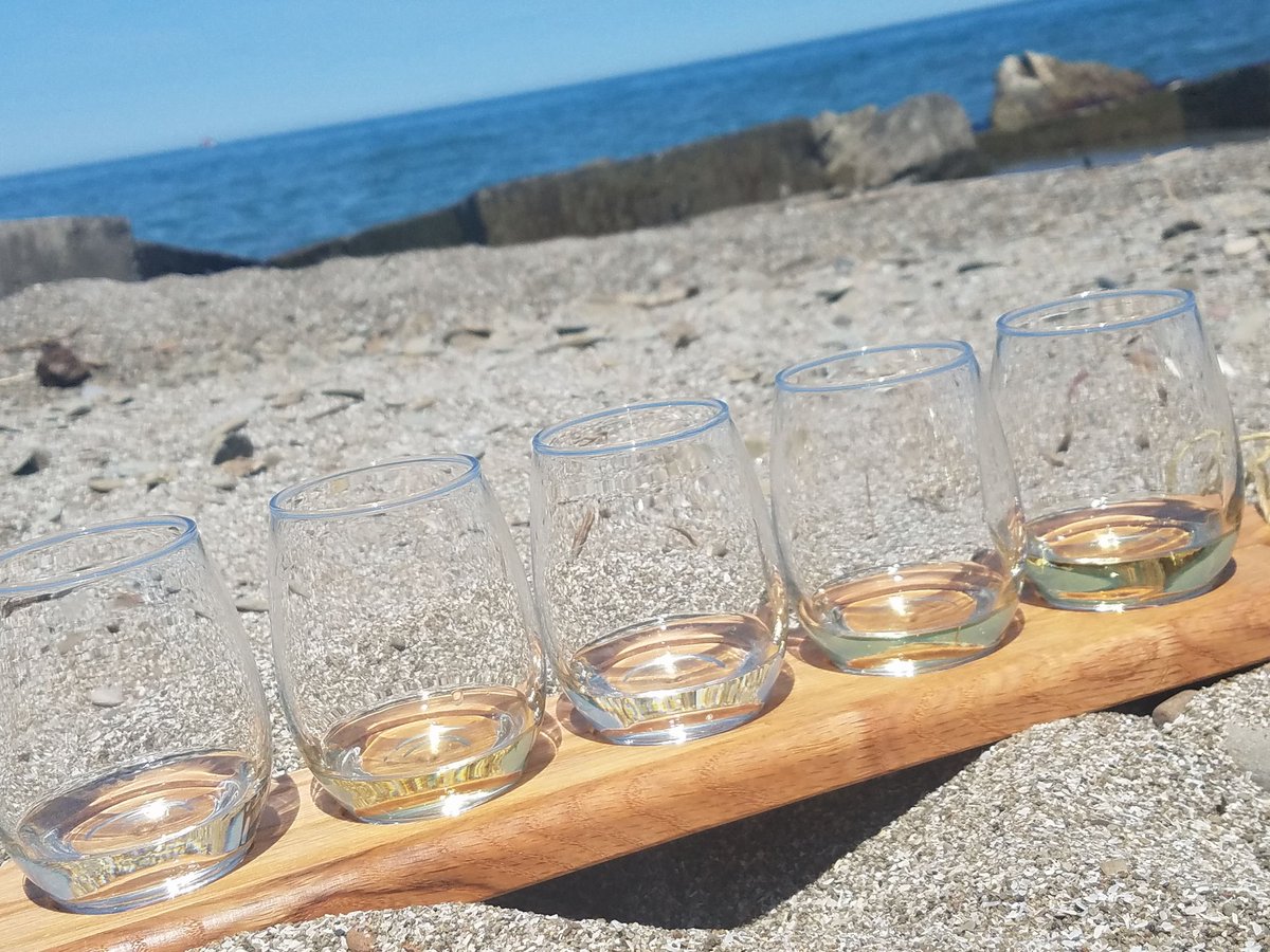 CrosswindGrille's tweet photo. Wine and spirit flights now available. Come hang on the beach and try something new! https://t.co/UJjnYMVBoN
