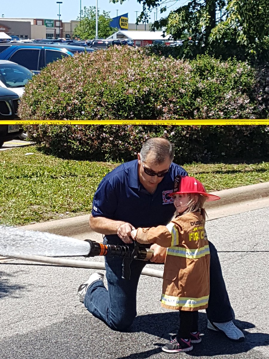 FireChiefSeth's tweet photo. Great day for the community #Funfest at Real Canadian Superstore @SC_FireServices #ThoroldFES https://t.co/iKD99fViAF