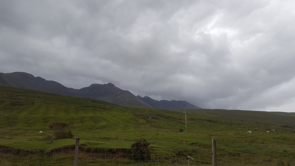 SkyeMRT's tweet photo. Thanks to the crew of #HMCoastguard Rescue Helicopter 999 which winched a casualty to safety near Glen Brittle this afternoon. https://t.co/vvfDr2BHTH