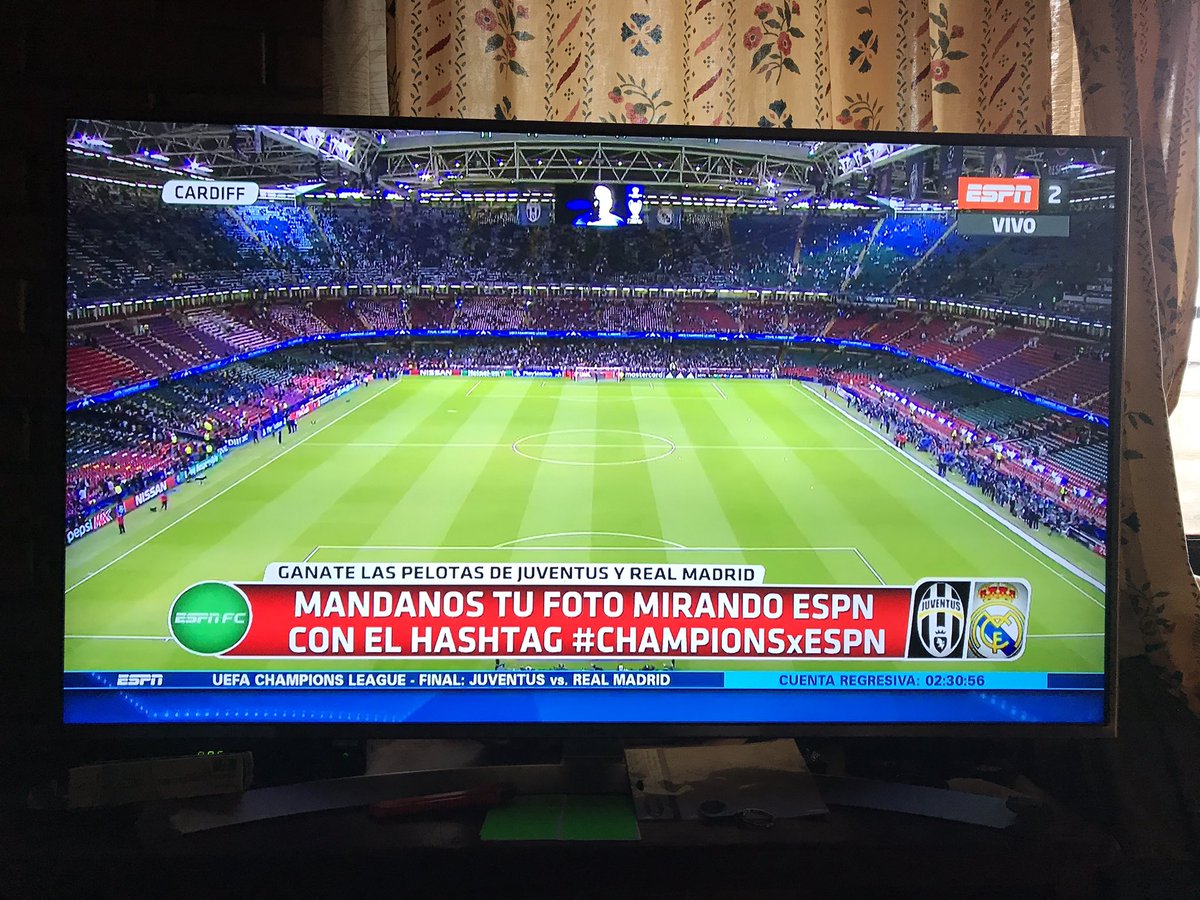 Bmontre's tweet photo. #CHAMPIONSxESPN  , saludos a todos en especial al Tino , aca en Chile Pegados en esta previa,hoy gana el Madrid , Perquenco es Chile https://t.co/rxpbTtrWy4