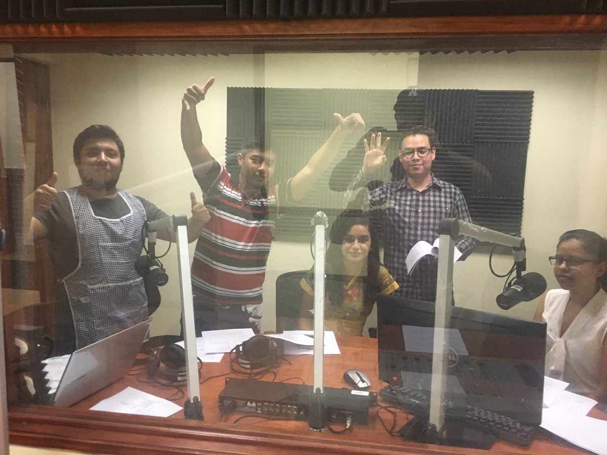 JJBarriosjj's tweet photo. Comenzamos los exámenes finales de semestre en la #FACCOM #UMG @radioUMG ((al aire)) https://t.co/ClRSwsiDrO
