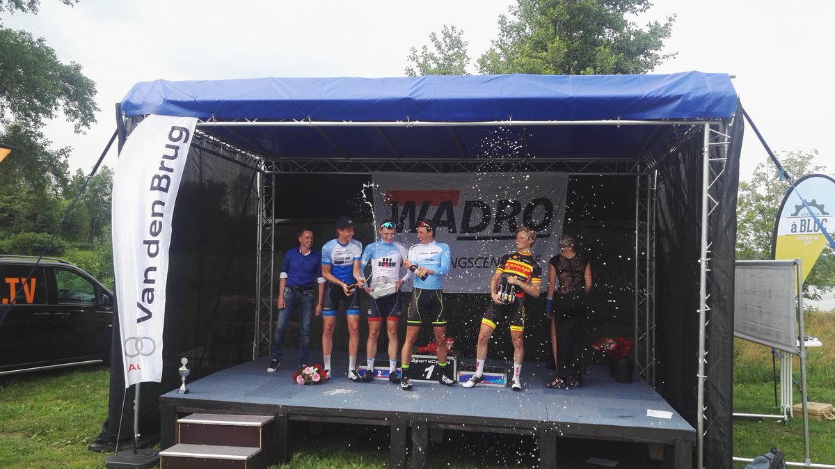 De leiders in de clubcompetitie:
🏆 Winnaar Ronde van de Kerspelen: <a href="/JordyBusk/">Jordy Buskermolen</a>
 🔵 Leiderstrui: <a href="/Huentje/">Mitchell Huenders</a>
⚫ Jongerentrui: <a href="/dekkerdavid/">David Dekker</a>