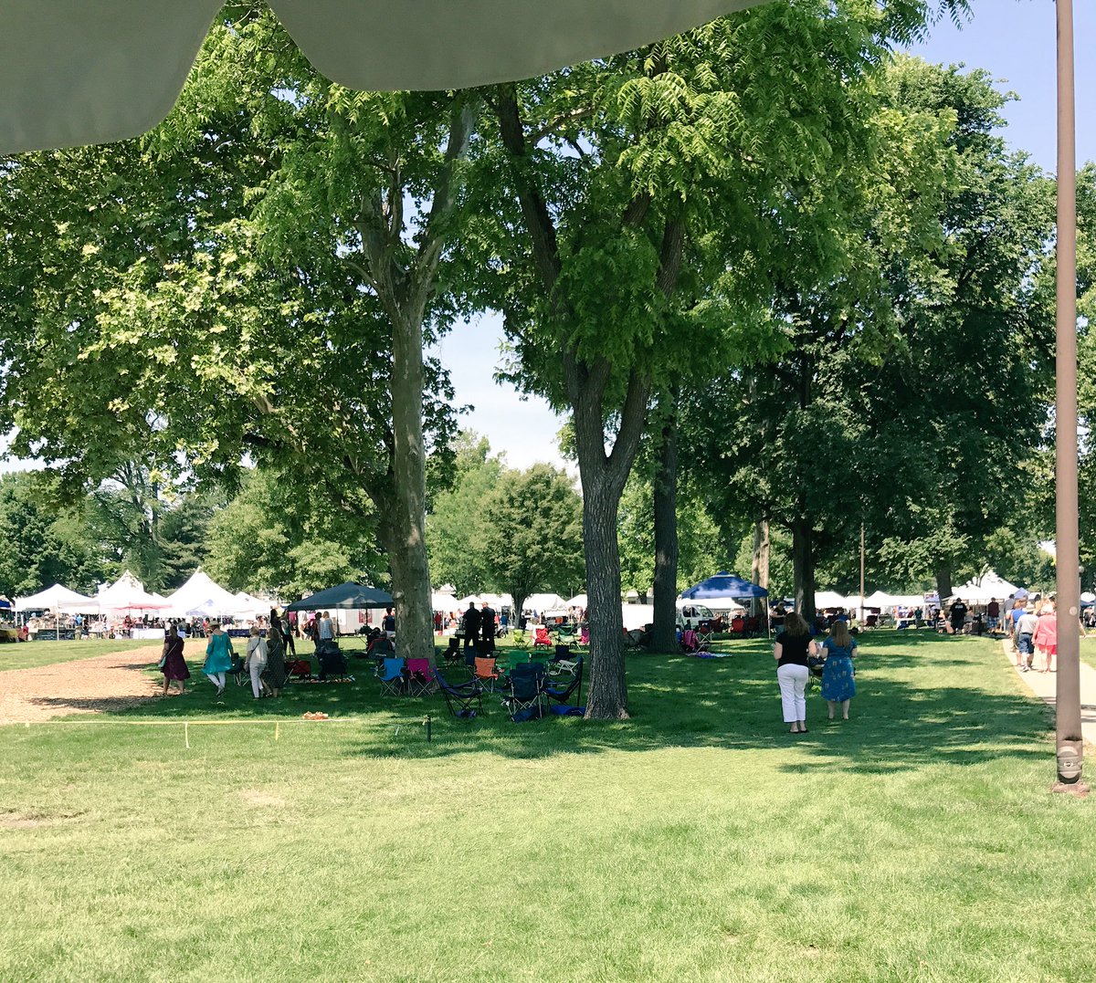 Military Park is filling up quick! Warm, beautiful day for a WINE FESTIVAL!! 🍷🍇