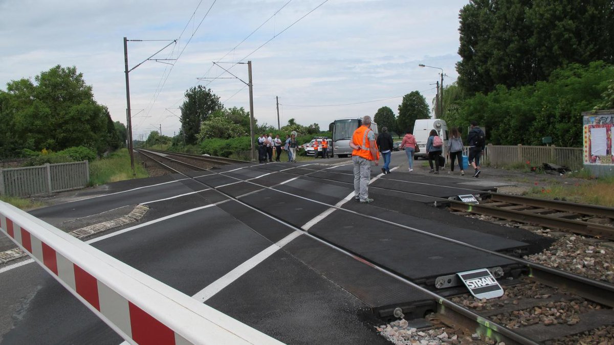 lavoixdunord's tweet photo. Un homme met fin à ses jours au passage du TER Douai-Valenciennes #LOFFRE https://t.co/sQSJ4TqUzH https://t.co/UbcKeBt1uX