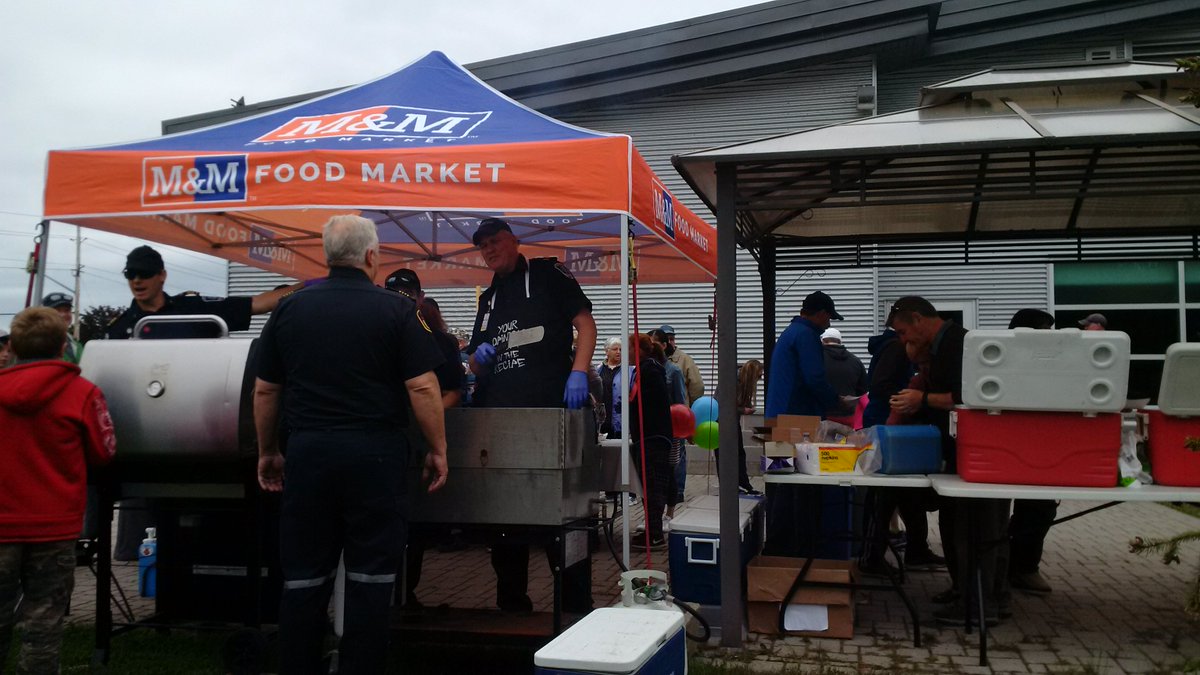 Bill here. Lots of people out at the EMS open house on Campbell Street. https://t.co/t6ylahm4a3