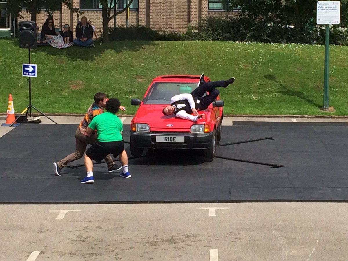markdone1's tweet photo. 3 blokes and a Ford Orion = dance theatre in @LakesideArts car park. Catch @zoielogic 2moro. #Wheee17 https://t.co/ongzUeRNx5
